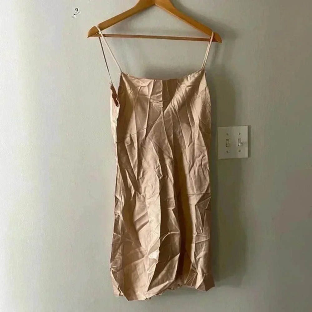Low‎ Back Mini Dress - Picture 3 of 8